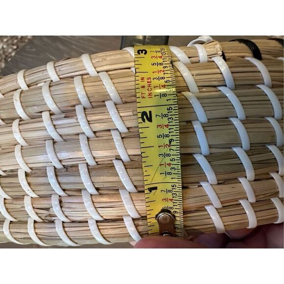 Straw basket tray - flower- star- woven black/white/tan - Picture 4 of 4